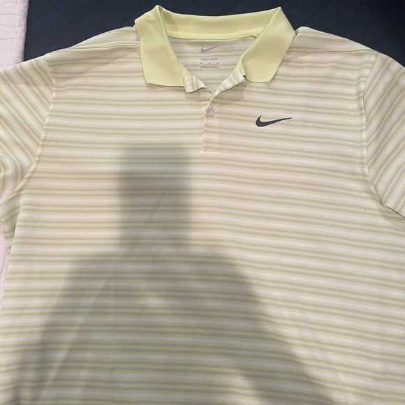 Nike Golf Polo Shirt Size XL worn a few times. - Picture 2 of 4